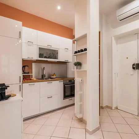 Апартаменты The Rent - Bright Three-bedroom Along The Tiber River