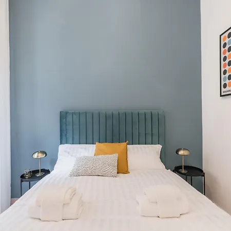 Апартаменты The Rent - Bright Three-bedroom Along The Tiber River *