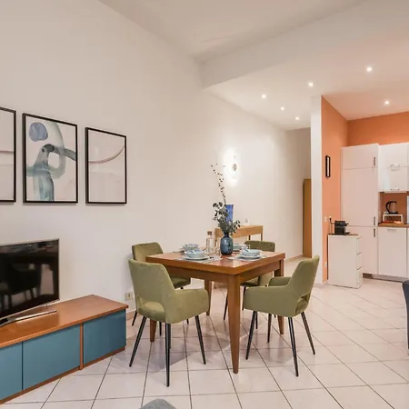 Апартаменты The Rent - Bright Three-bedroom Along The Tiber River