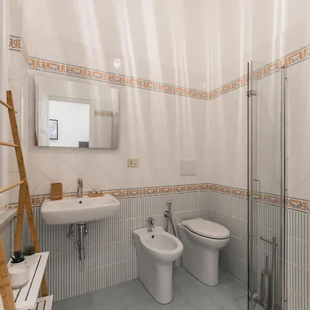 Апартаменты The Rent - Bright Three-bedroom Along The Tiber River