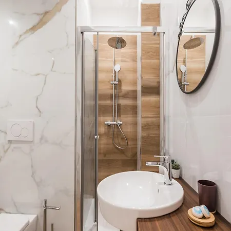 The Rent - Bright Three-bedroom Along The Tiber River Рим