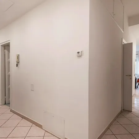 The Rent - Bright Three-bedroom Along The Tiber River * Řím