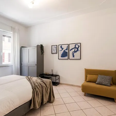 Apartmán The Rent - Bright Three-bedroom Along The Tiber River *