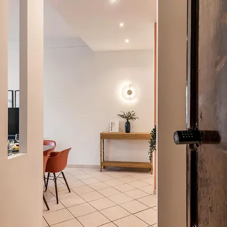 Apartmán The Rent - Bright Three-bedroom Along The Tiber River *