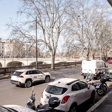 Apartmán The Rent - Bright Three-bedroom Along The Tiber River *